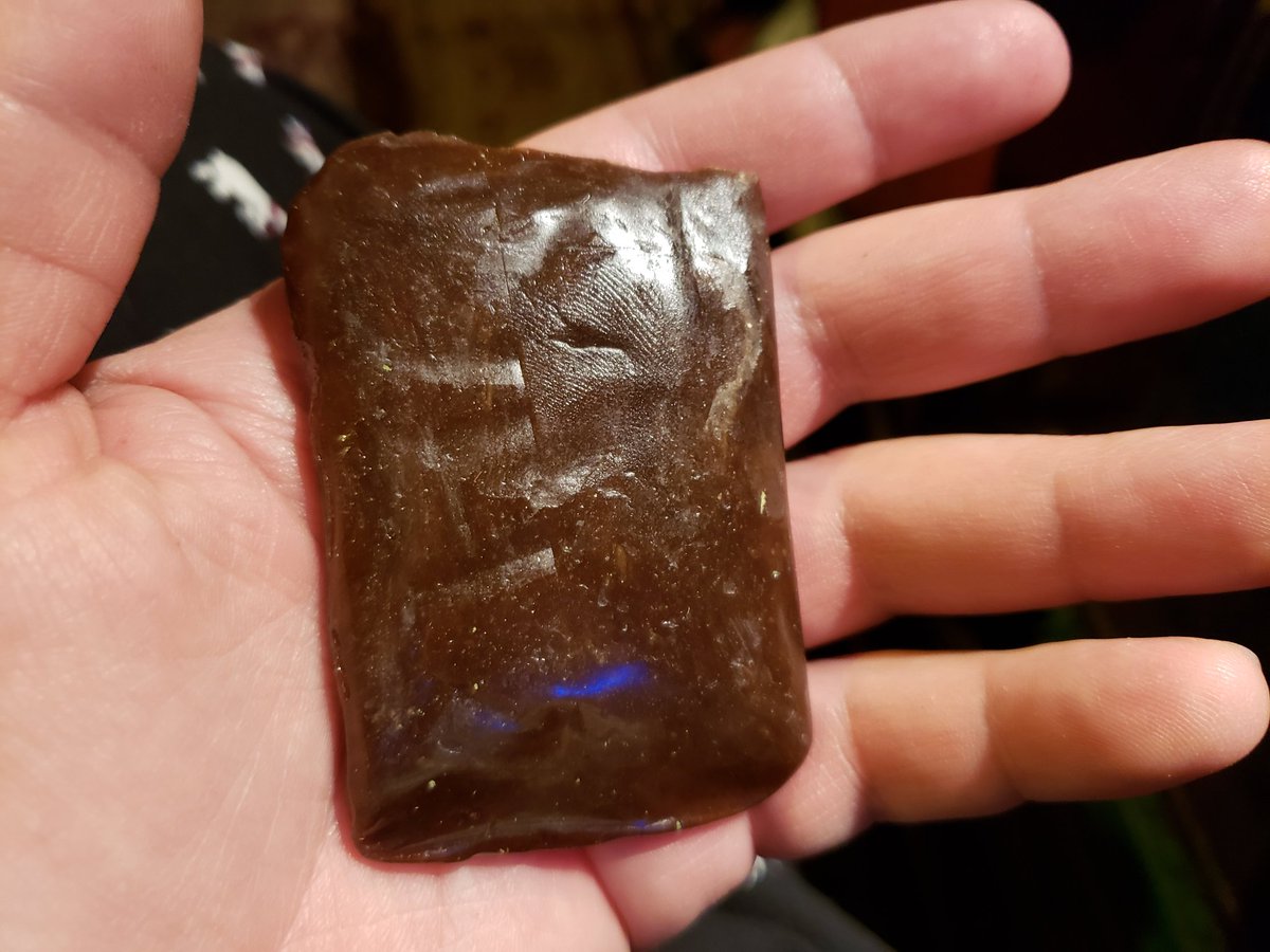 QuinnVanHalen's tweet image. I don't know the science behind it, but something happens when you burst the trichome heads and knead it all together. This is a 33 gram piece I made last weekend.