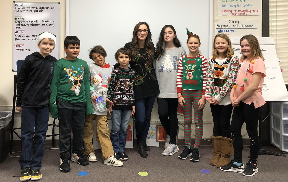 KayeleeFreeman's tweet photo. Holiday sweater game strong 💪🏼 https://t.co/5UfaM8fL9C