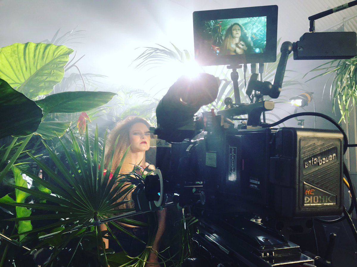 LauraJeanHealey's tweet image. A quick touch up of make up for #salome (played by the incredible @cecilesinclair)with superstar stylist @paulrodgersmakeup between takes

🎞🎥💃🏻

Set Design by the amazing May Jennifer Davies.

#theunholytrinityinstallation #directdigital #filmming #betweentakes #dreamteam #bts