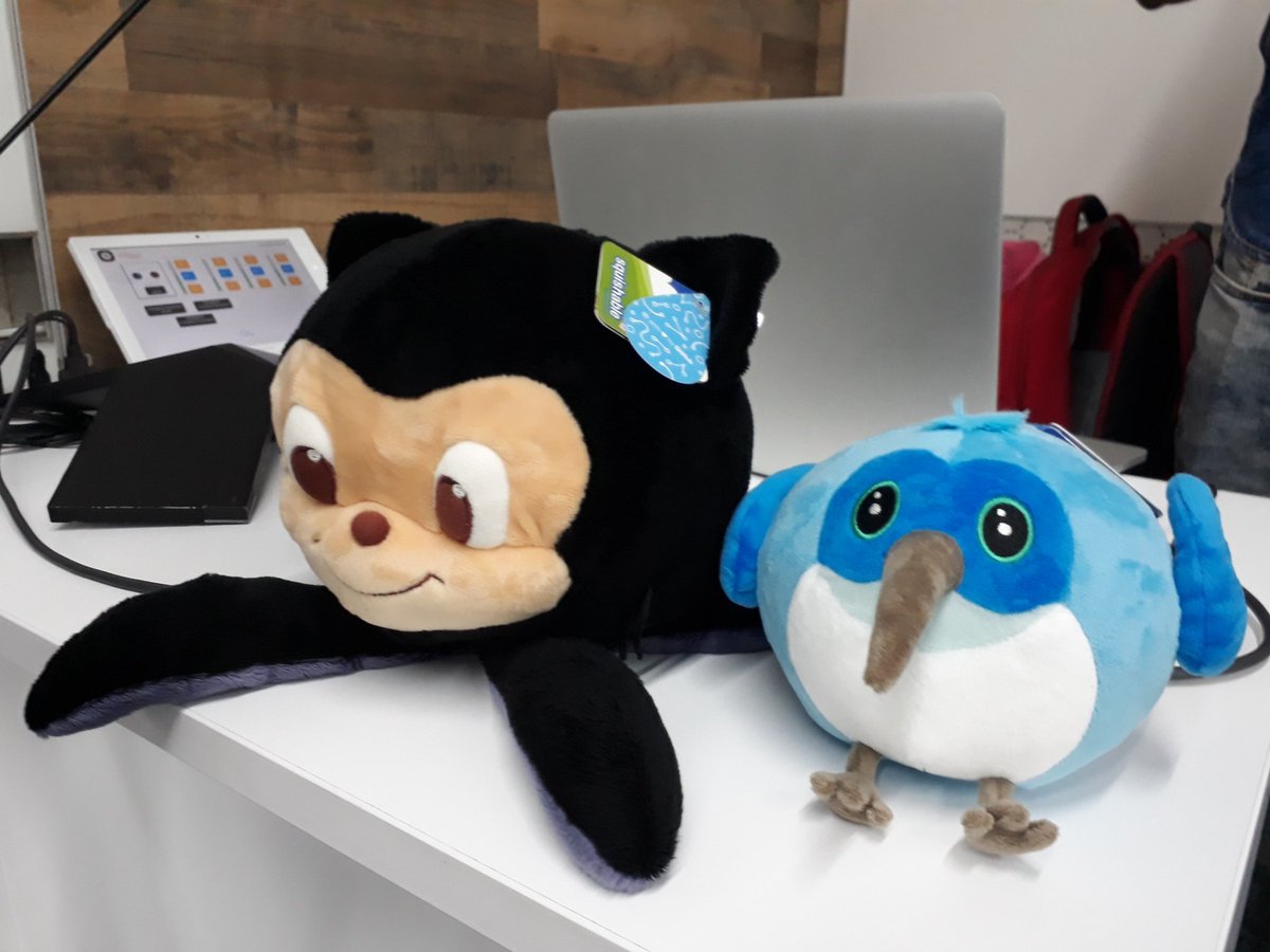 tanvishah140's tweet image. It was great time interacting and learning Flutter #FlutterInteract 
Aren&apos;t Dash and Mona cute😍! 
@flutterbootcamp 
@GDGBaroda