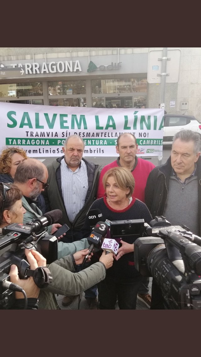 argasentis's tweet photo. Tancant estacions urbanes, reduint serveis ferroviaris, expulsant 675.000 usuaris del tren al transport per carretera!  Així afronta el #CampTGN l’ #EmergenciaClimatica #COP25 #transportpublic #Mobility Vergonya d’administracions (i)responsables! #salvemliniasaloucambrils https://t.co/lCW0XtZ4Z0
