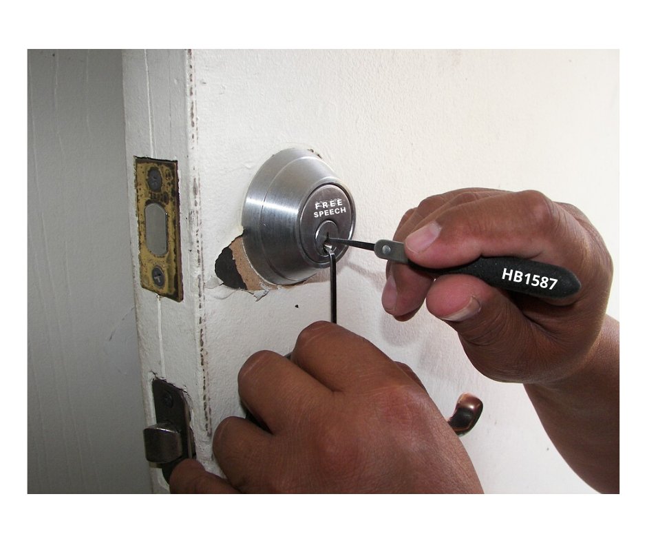 LibertyBlock's tweet photo. https://t.co/J7dH4C4Y4b

Do you support #HB1587?

#NHpolitics
#Locksmith https://t.co/8edzQD8634