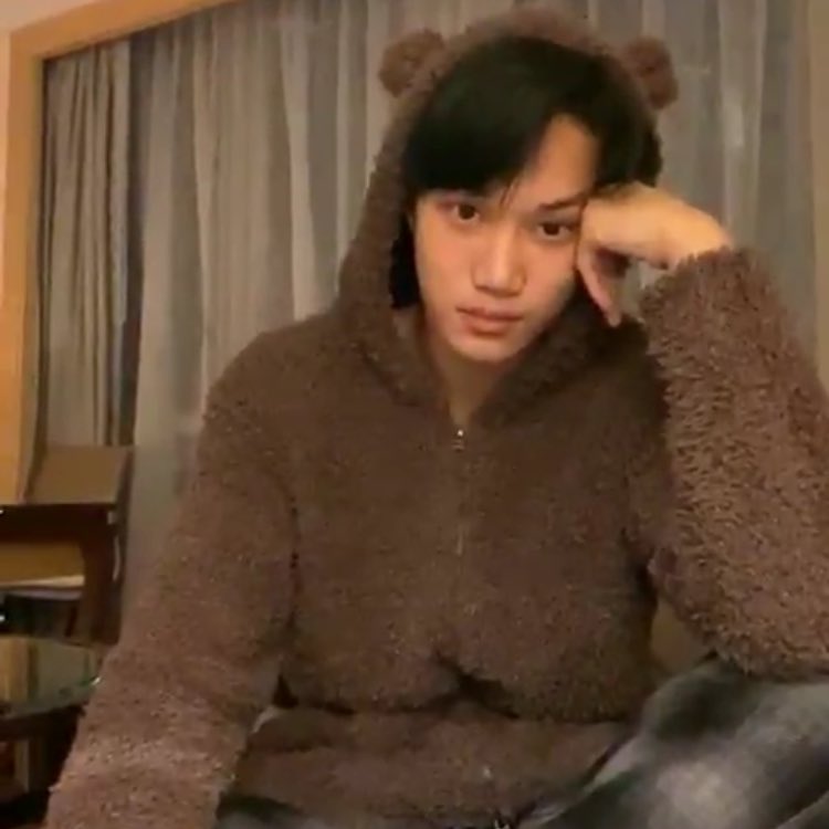 no one:
jongin: im a baby bear