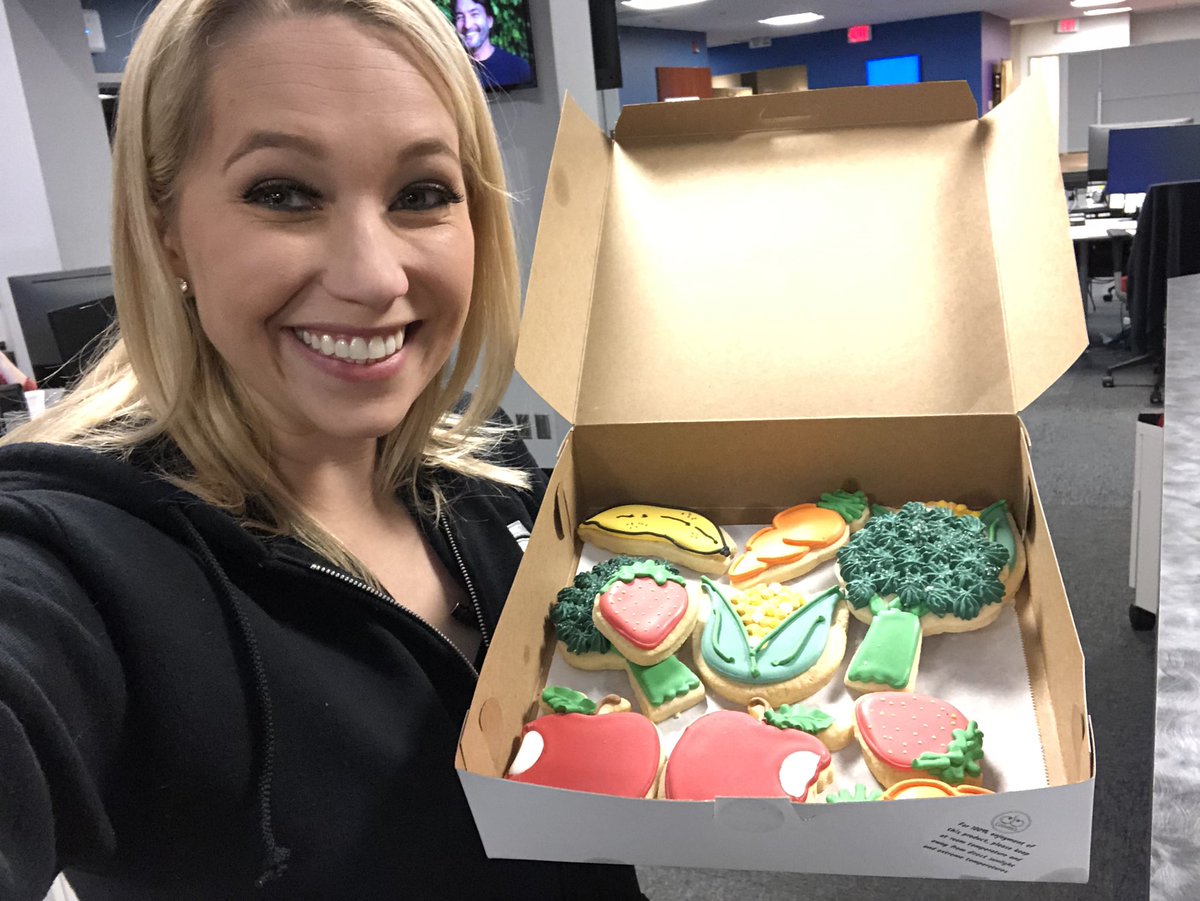 tvalwx's tweet photo. Looks like Iβll be getting my fruits & veggies in today #HealthyChoices #ColleensCookies https://t.co/EufFPQrlBV