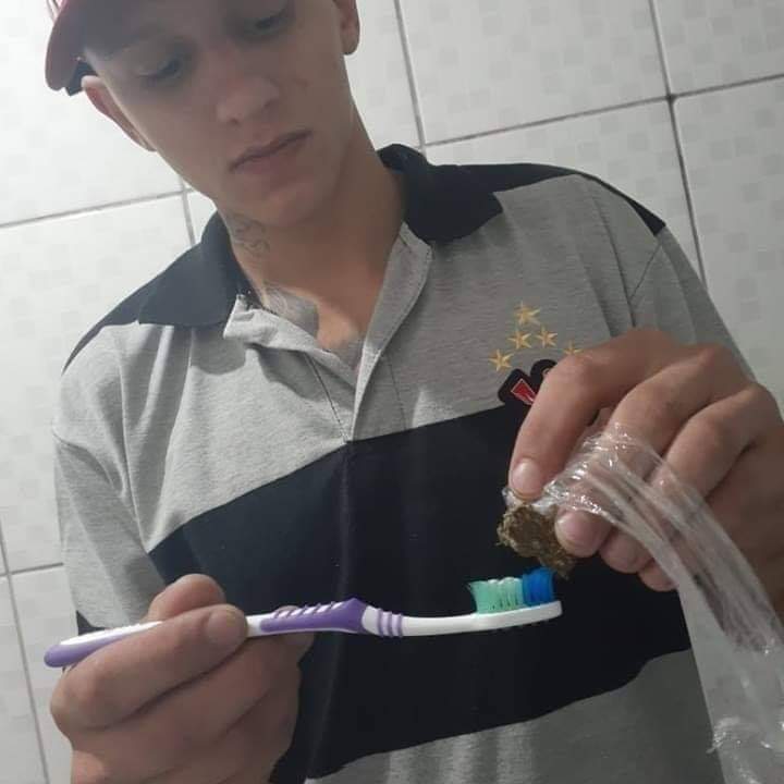 maloukety's tweet photo. "primeira coisa q faço ao acordar é escovar os dentes" https://t.co/gQKyu1rdH4