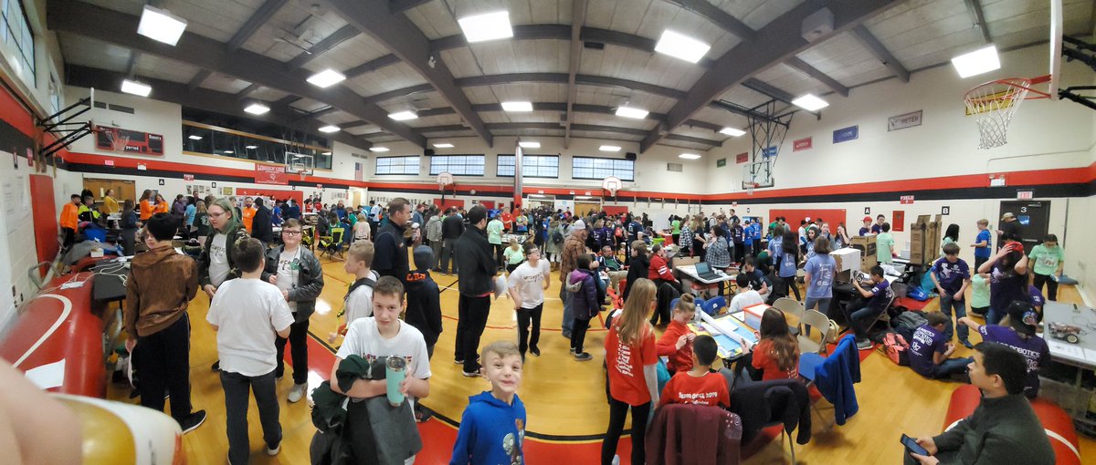 Busy Saturday morning @lincoln_d57 
FLL Regional Lego Robatics
#DigitalD57 #D57Lincoln #D57Learns