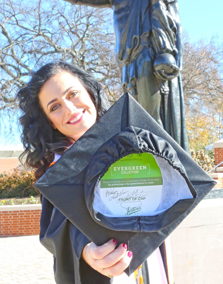 AshleyH51700108's tweet image. Hey! @garthbrooks I did it! Thank you for the kind words and ending my college career on such a high note. You have provided me a wonderful platform to raise non-traditional student support and I’m so grateful. #utk #UTGrad2019 #garthinknoxville #Vols @wbir