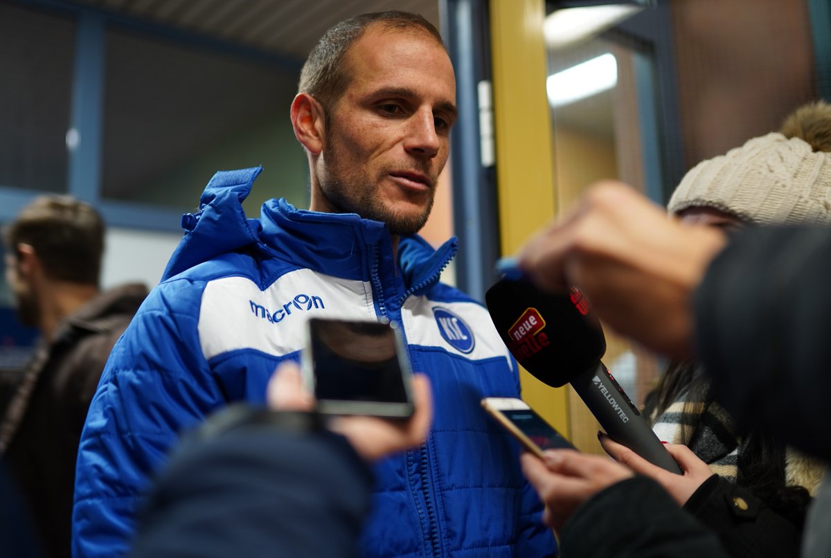 KarlsruherSC's tweet photo. Manuel #Stiefler mit seiner Analyse zur 1:5-Heimpleite ... 👉🏼 https://t.co/LBtuKF4hn2
#KSCSGF #KSCmeineHeimat https://t.co/Rmy971QPrI