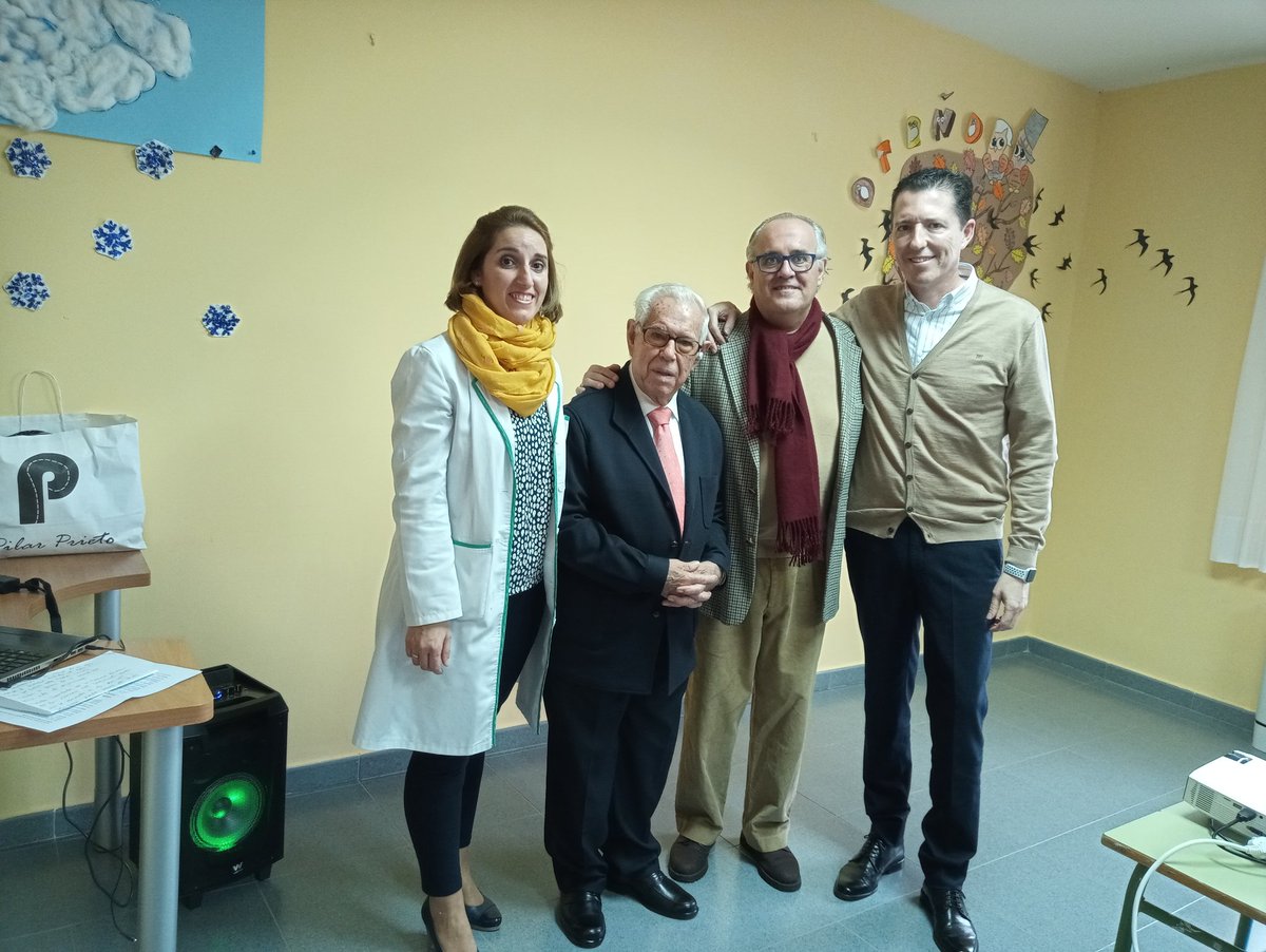 La primera vez que comparto pronunciar un pregón y ha sido con mi padre, que por cierto me ha superado con creces. Residencia Navarredonda.