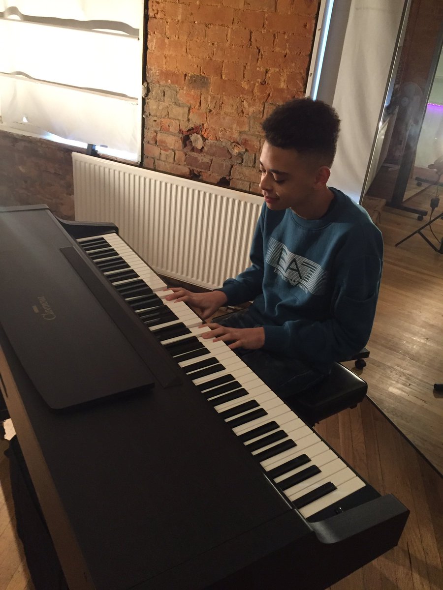 LutonMake's tweet photo. #Kontent #LeoYxngLion #James getting ready with sound checks for tonight 

#MakeMusicLuton https://t.co/NV61VXPHa0