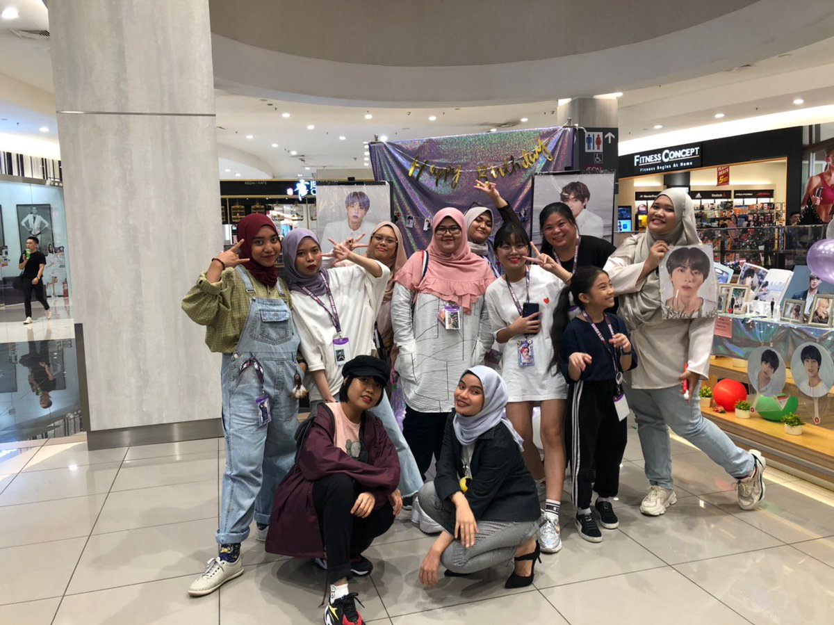 JbtsSquad's tweet photo. To everyone who came today~ we thank you guys for all the support. We hope u enjoyed the event as much as we do! Till next time Borahae JB Armys 💜 #Sinphany #partofyoursinphany https://t.co/xxgjEpCeTv