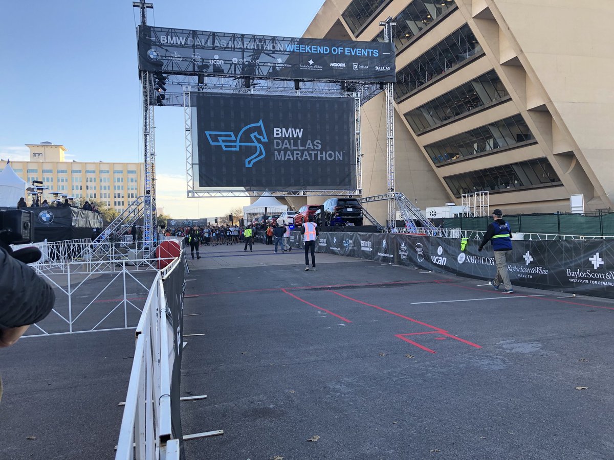 DFWRunning's tweet image. Five minutes until the start of the 10K of the runDallas BMW Dallas Marathon weekend.