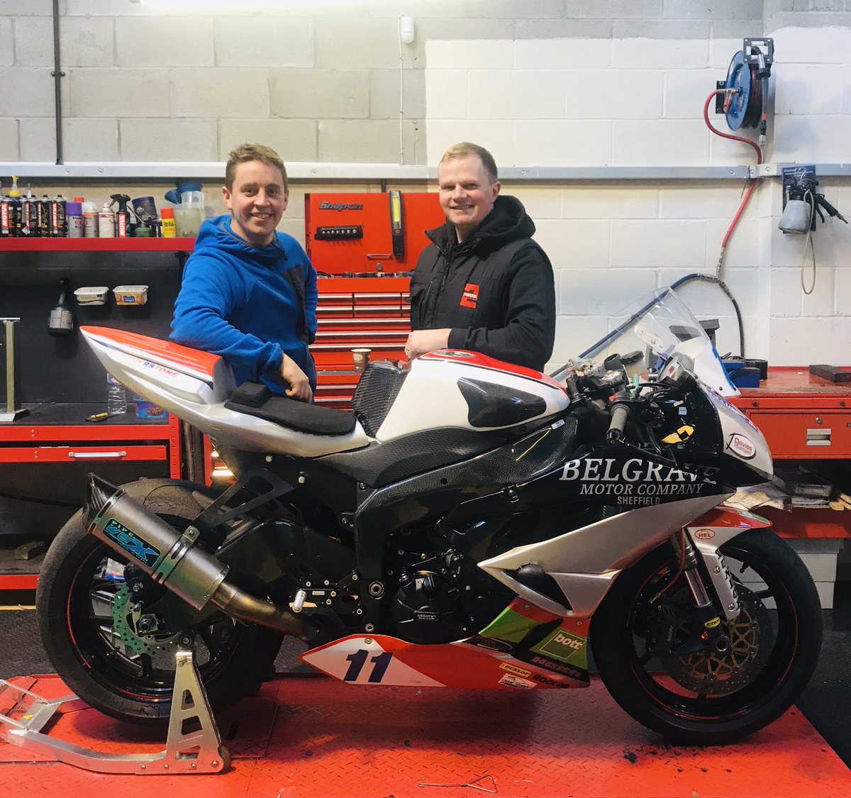 DomHerbertson's tweet photo. Busy couple of days meeting with some new and current sponsors. Been down to @2_machs this morning, always great to catch up with friends that have supported me from the beginning. Even had time to drink all their coffee!! 😳🤣 https://t.co/aOBHES2Ksd