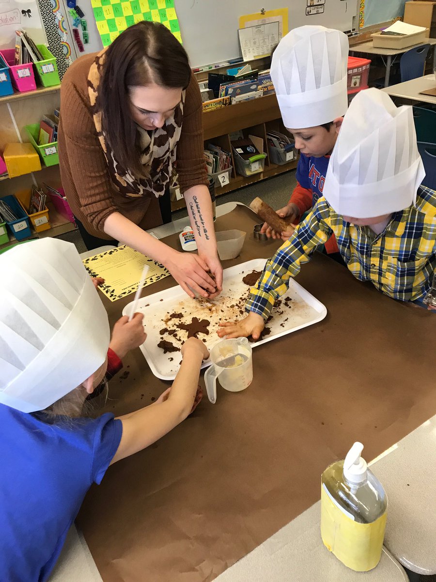 PrincipalRobin2's tweet photo. Our first graders making cinnamon ornaments for their Kindness walk in the neighborhood next week 💜 #kindnessmatters #firstgrade #jeffco #Welchester https://t.co/jyTg9qZpen