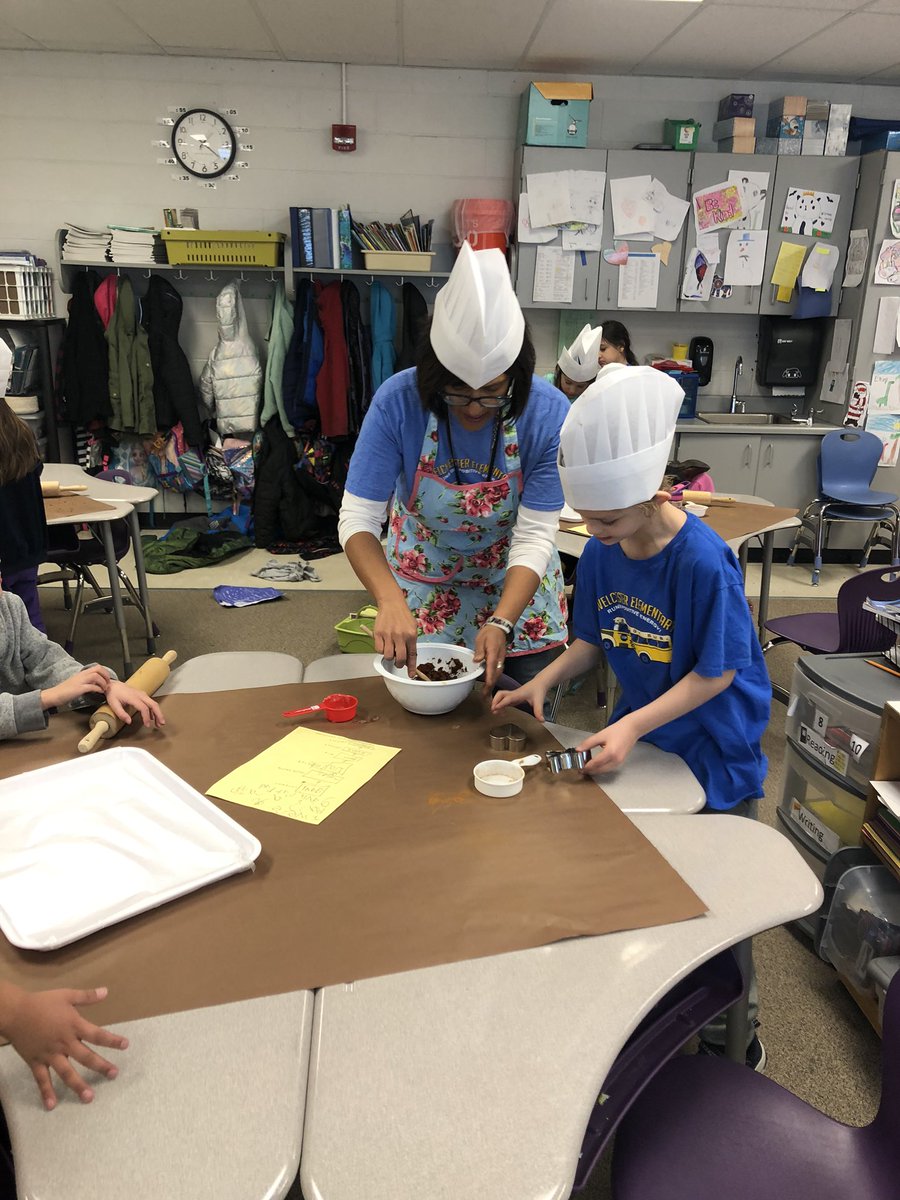 PrincipalRobin2's tweet photo. Our first graders making cinnamon ornaments for their Kindness walk in the neighborhood next week 💜 #kindnessmatters #firstgrade #jeffco #Welchester https://t.co/jyTg9qZpen