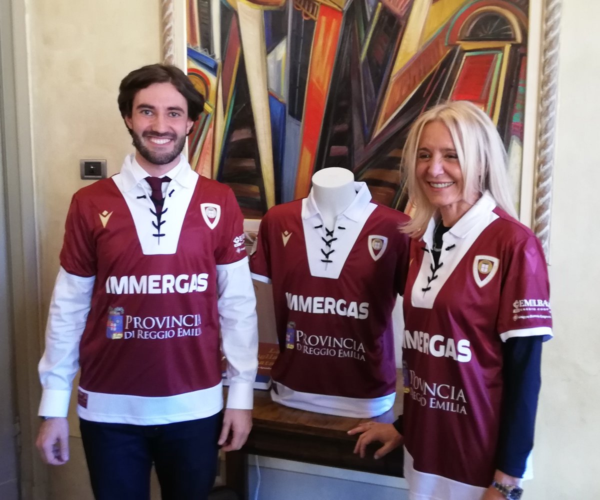 REGGIANA, MAGLIA SPECIALE PER LA SFIDA COL PADOVA
Col logo di Provincia e <a href="/EmilBanca/">Emil Banca</a>,sarà destinata a un evento benefico. Il presidente <a href="/giorgio_zanni/">Giorgio Zanni</a>:occasione per promuovere il territorio e far sentire alla @ReggioAudace_FC l’affetto di 530.000 reggiani➡️bit.ly/Regia1919