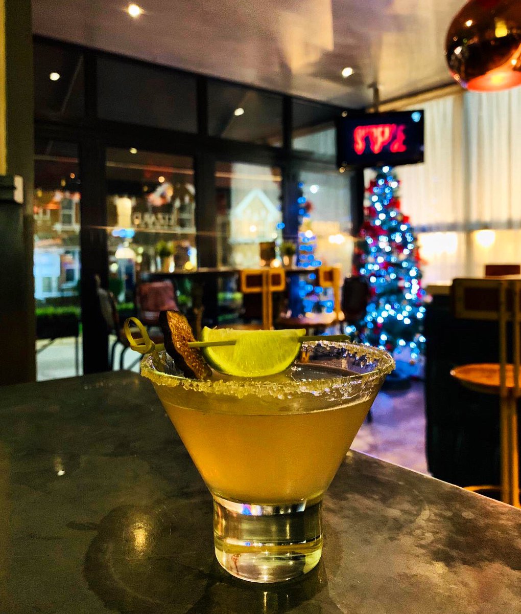 FIG MARGARITA 🍸 #margarita #figmargarita #fig ▪️ #eastlondon #london #cocktail #happyhour #bartender #cocktails #DMN #designmynight #southwoodford #e18 #loughton #woodford #walthamstow #lizardloungee18 #essex #xmascocktails #xmasdrinks #christmasdrinks