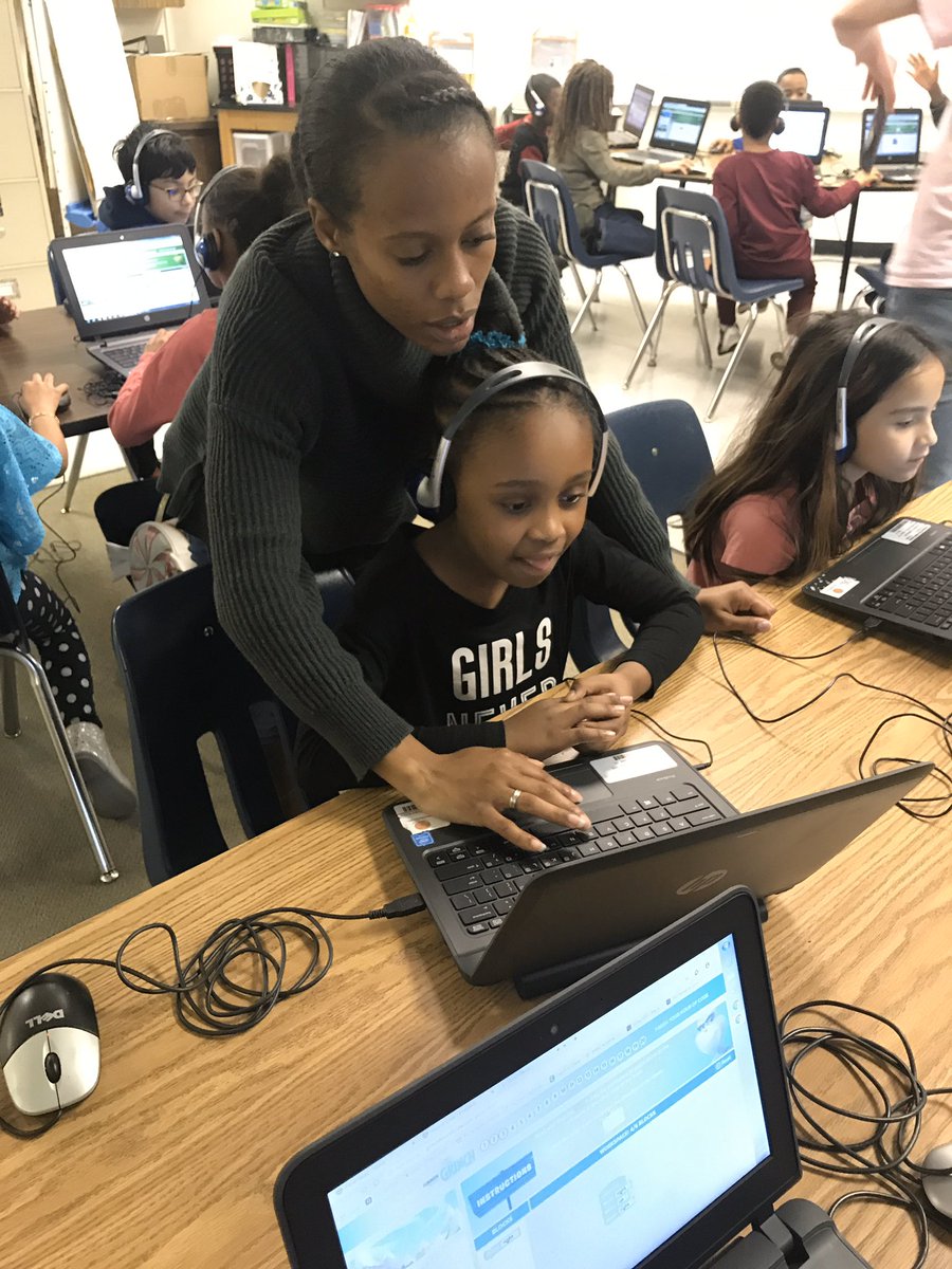 LenardITC's tweet photo. Ms. Zappalla’s 2nd grade future programmers explored different coding activities using @codeorg! #FisherFlamingos #HourofCode #CODERPS @RVAITRTs @RPS_Schools https://t.co/MgMqSw3QlF