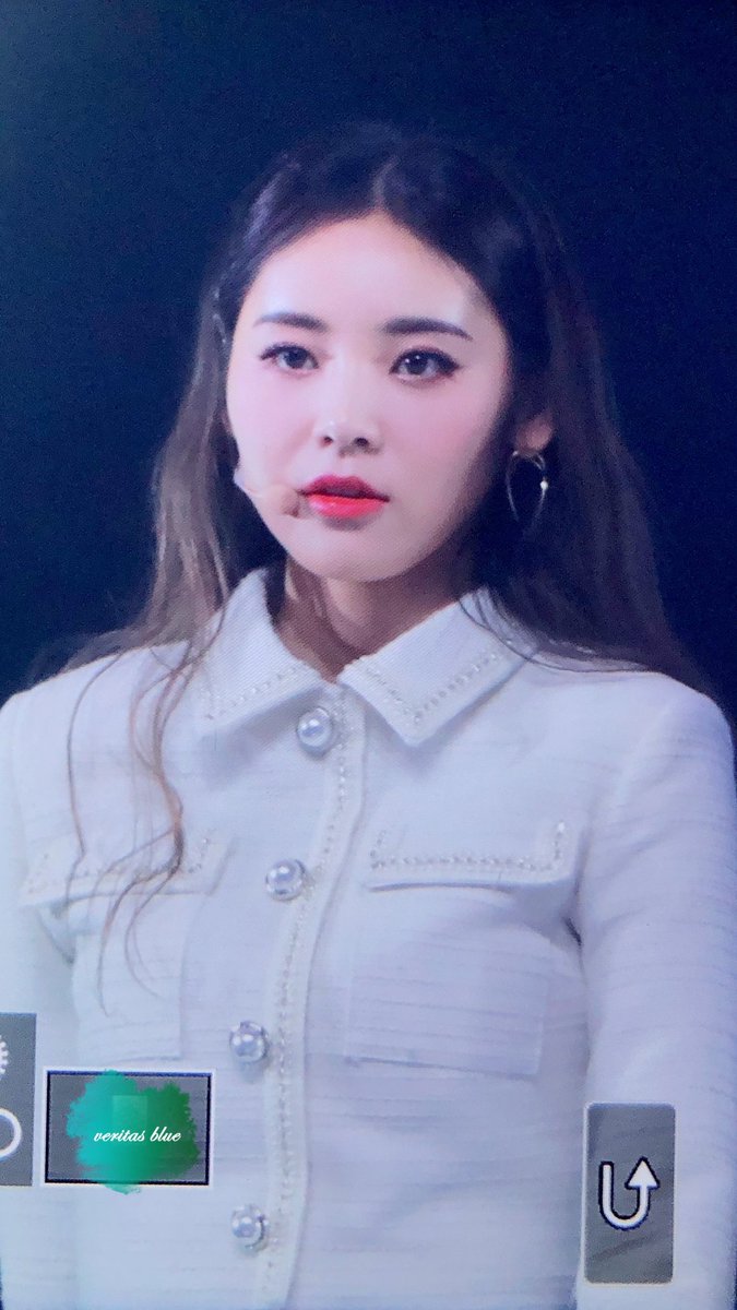 VLUE_JS's tweet photo. 191214 LOONA Meet&amp;Up Preview

#이달의소녀 #진솔 #LOONA #JinSoul #Burn https://t.co/iUhF517aX7