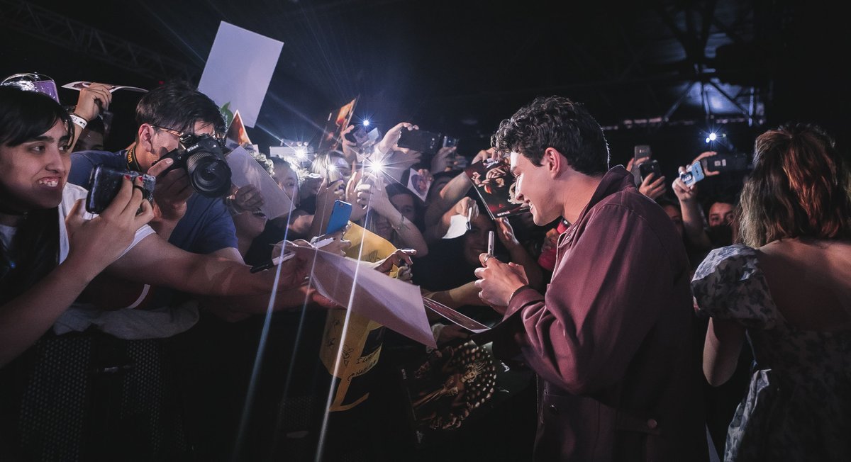 ArgComicCon's tweet photo. ¡Él también tuvo su momento! Tweet de apreciación a Gavin Leatherwood en la Alfombra Roja de #ArgComicCon 😍
#Selfies #Sabrina #NicholasScratch #RedCarpet #ElMundoOcultoDeSabrina #NetflixEnComicCon https://t.co/b60EWL6ZG2