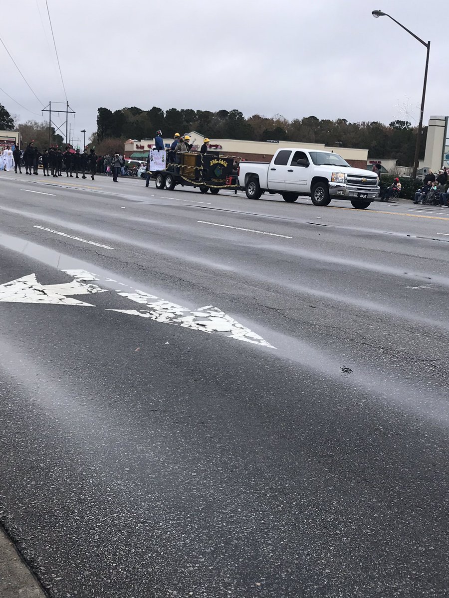 TDavisTeaches's tweet photo. What a great Christmas parade @GooseCreekSC ! I especially loved seeing our @GooseCreekHigh JROTC and welding students, the band, dance team, cheerleaders, and @GCGatorFootball players! #supportwhereyoulive #supportwhereyouteach https://t.co/t569Q5S6qZ