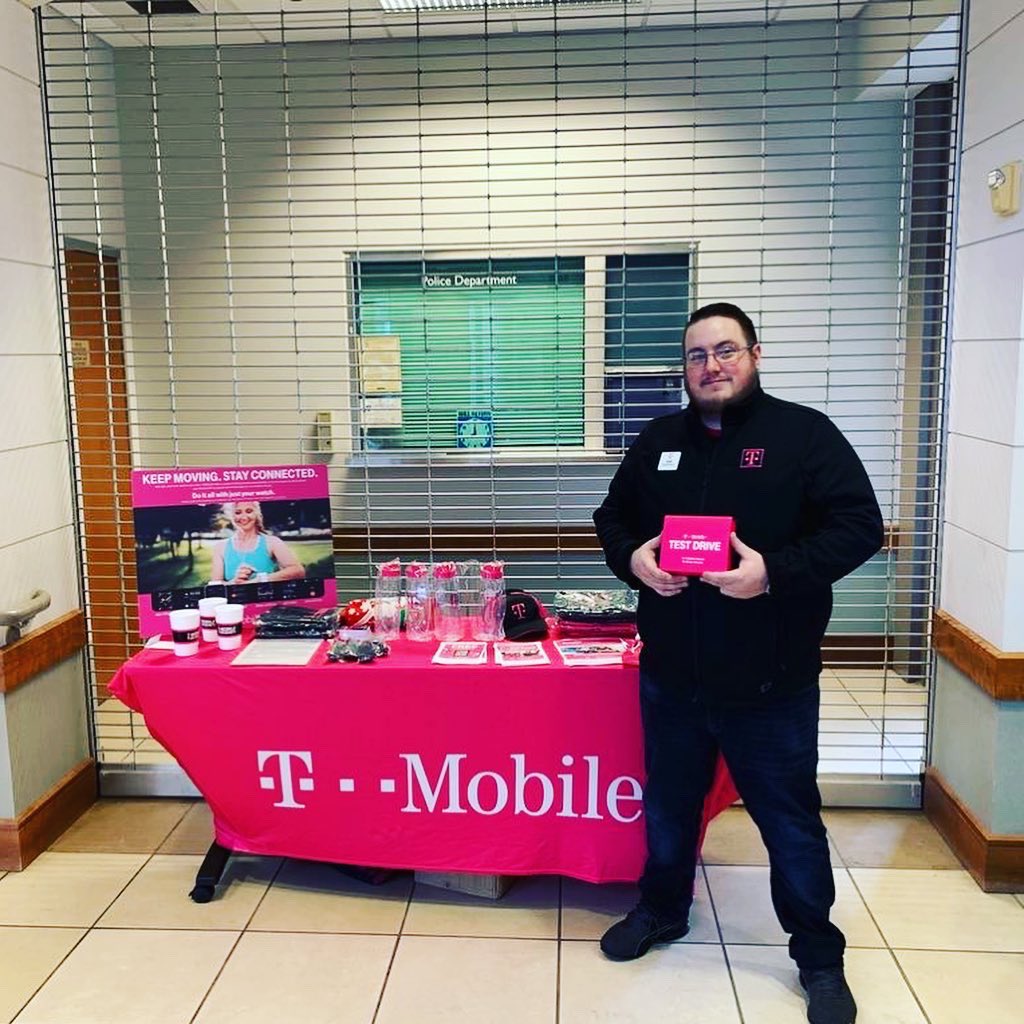 mobile_collins's tweet photo. Holly Jolly Run this chilly morning! - π by and Enter to Win!!! ππͺπ #EnterToWin #AreYouWithUs #CollinsMobile https://t.co/vMMZPWNwCz