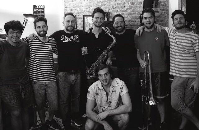 NicoRaffetta's tweet photo. Hoy a la medianoche tocamos en el hermoso @theloniousbuenosaires  en Palermo con @nicoraffettaguisoyap !!!!
.
Podes comprar el nuevo disco ahí mismo!! 💿 Te esperamos!! 🎶🍻
.
Link para sacar tu entrada por Tickethoy: https://t.co/XDPAJaetDq
Spoti 🔊👇🏾

https://t.co/vjAIVo5nvN https://t.co/WRshZdZOoH