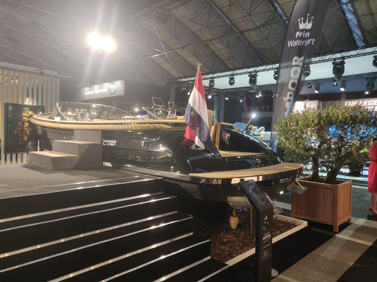 JKar038's tweet photo. Het gaat goed met welvarend en dus gaan we massaal naar de grootste luxebeurs van Nederland! Tot 18.00 op Radio 1. #radio1 #wnlopzaterdag #wnl #mastersoflxry https://t.co/A6MXTEd0Qf