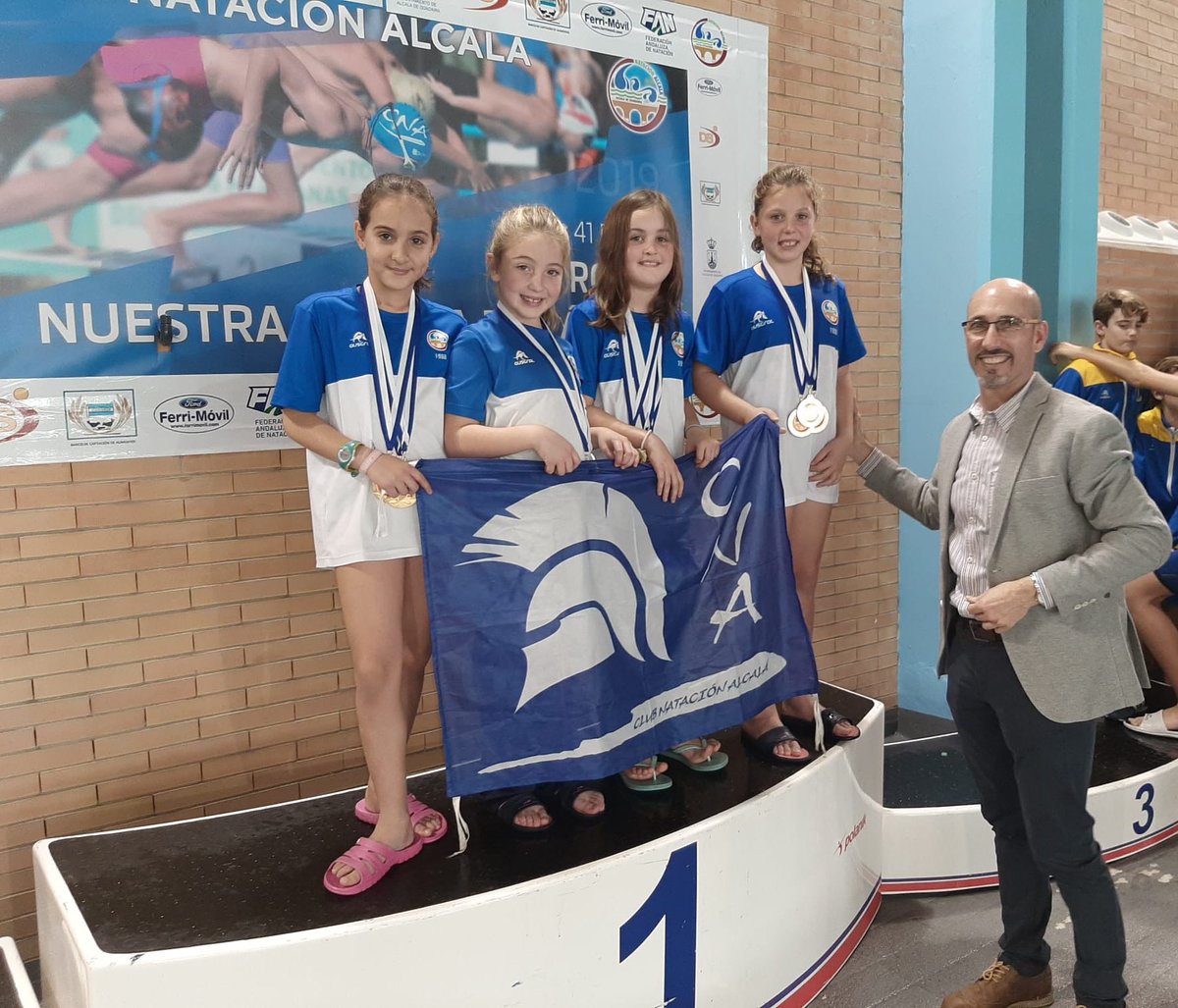 tri_dalcala's tweet photo. Espectacular el 41 Trofeo Ntra Sra del Águila (decano de @fanatacion ), 300 nad, 14 equipos, y fomentando la solidaridad. Gracias @CNatacionAlcala por invitarme a disfrutarlo. https://t.co/jWand42tqw