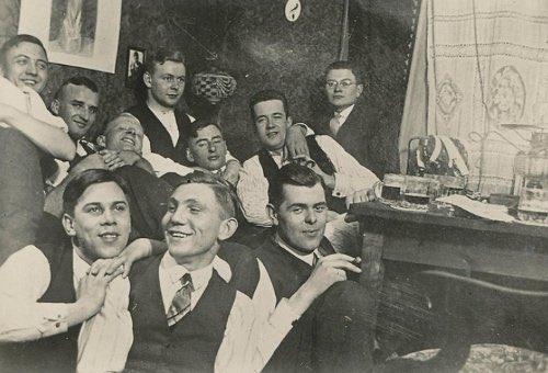 IamDukeTravers's tweet photo. @SecretGuyStuff #GuysCuddling was the norm prior to the 20th century https://t.co/0HPeX0byqG