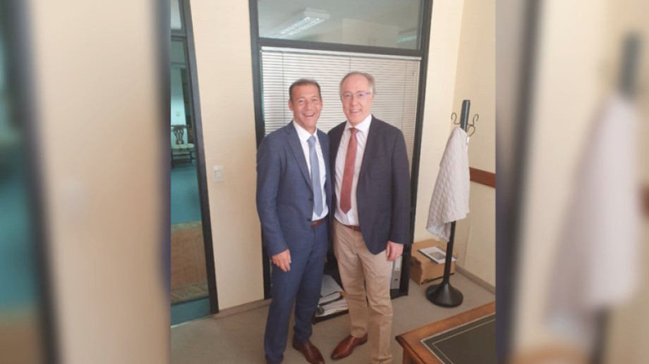 NoticiasVaca's tweet photo. #VacaMuerta #ÚltimoMomento (El nuevo presidente de YPF recorrerá Vaca Muerta) VacaMuertaDigital - https://t.co/Gbs215H68D https://t.co/ljEwB4l4IY