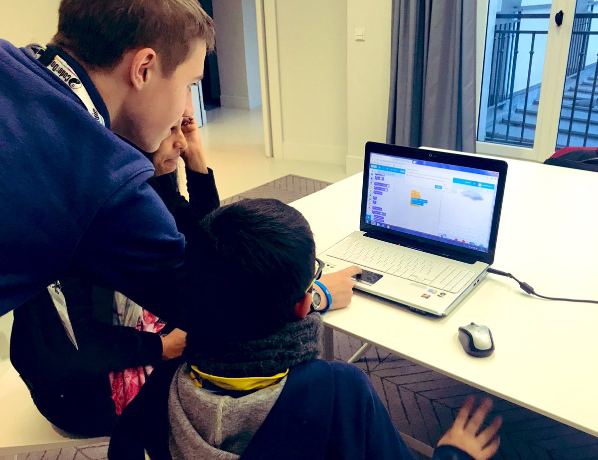 CoderDojoParis's tweet image. Ravis d’accueillir les ninjas pour cette session de decembre juste avant 🎄 ! #CoderDojoParis Des jeux sur Scratch, robotique, apps mobile, découverte de l’interactivité sur le jamboard 🤗