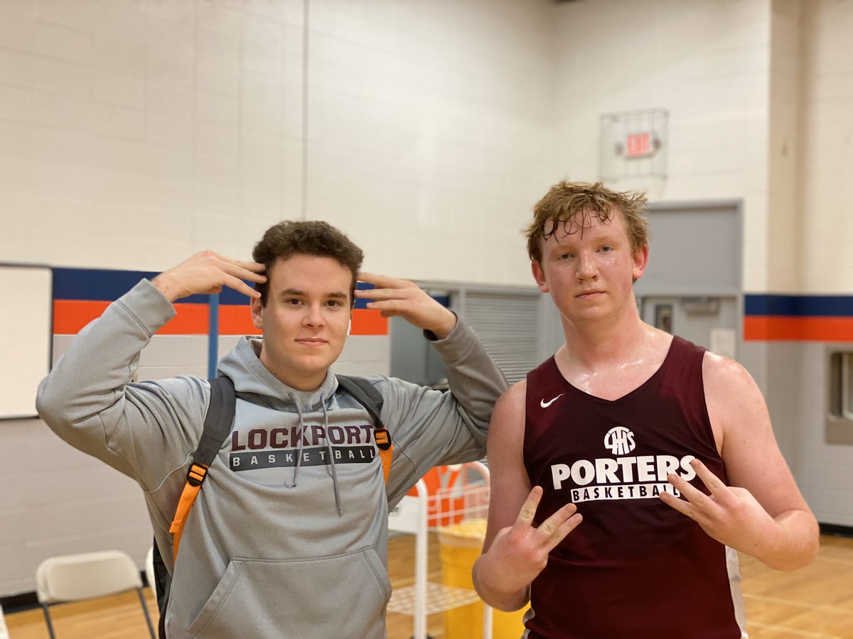 bballbaseball10's tweet photo. Donny Wallace congratulates Brendan Spratt on his incredible 100% from the field performance. Brendan hit yet another 3 and leads the program and world in 3 pt percentage. Brendan was extremely dominant today and Donny sat very nicely and watched. https://t.co/3IlJPrbUq3
