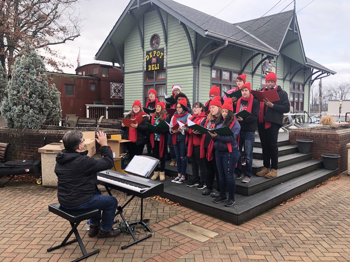 A great day at The Sharonville Loop with Vocal Chamber Ensemble. ⁦<a href="/PCSDViking/">PCSDVikings</a>⁩ #vikingdiff
