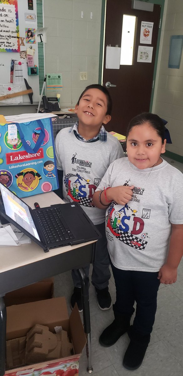 Roger_Salazar7's tweet image. Technology Expo 2019 at Lamar Middle School. @MacdonellHawks representing. Shout out to @MsChrisVanCross . Go Hawks Gooo!!
#technologyrules
#techexpo2019
#macdonellhawks