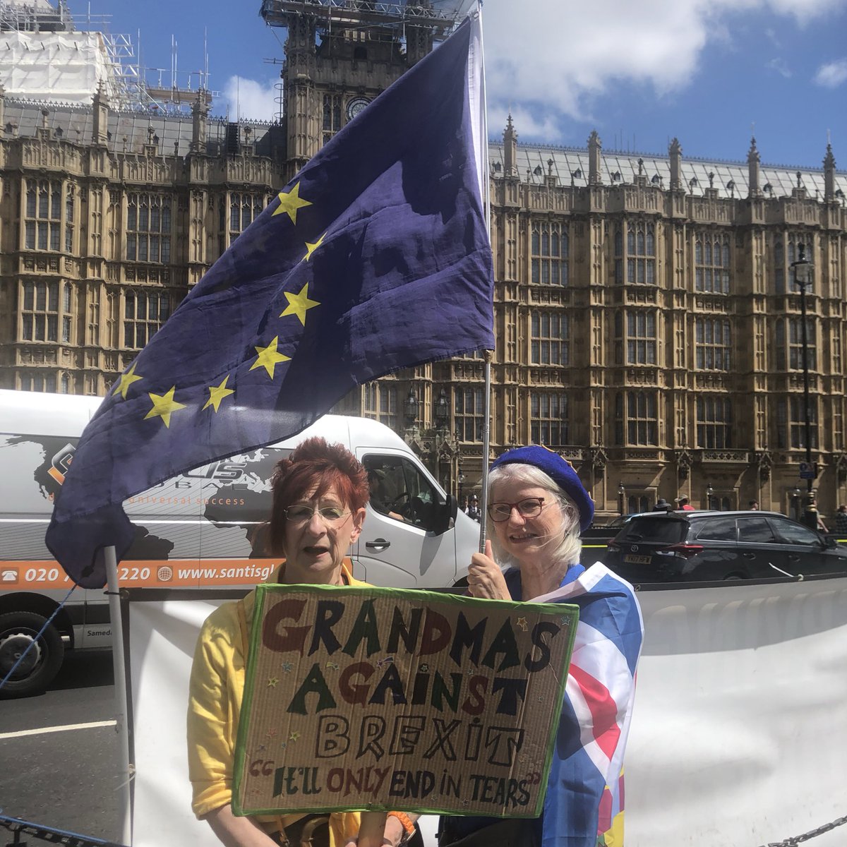 carolJhedges's tweet image. 🇬🇧Oi @BorisJohnson 🇪🇺
This!
16.5 million vote for Remain candidates, 14.5 for Leave candidates.
So you did not win a 'landslide'; you merely benefited from a crap voting system.
#NotMyPrimeMinister #STOPBREXIT #RejoinEU