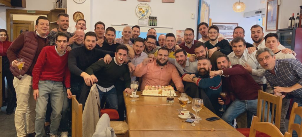 Hoy es día de celebración y hermanamiento. Llega la ilusión y que mejor que vivirla en confraternidad. Los Submarinos de <a href="/SubLagrimasyFav/">SUBMARINO LÁGRIMAS</a> y <a href="/HdT_AyC/">HdT Azotes y Columna</a> juntos para celebrar la navidad.