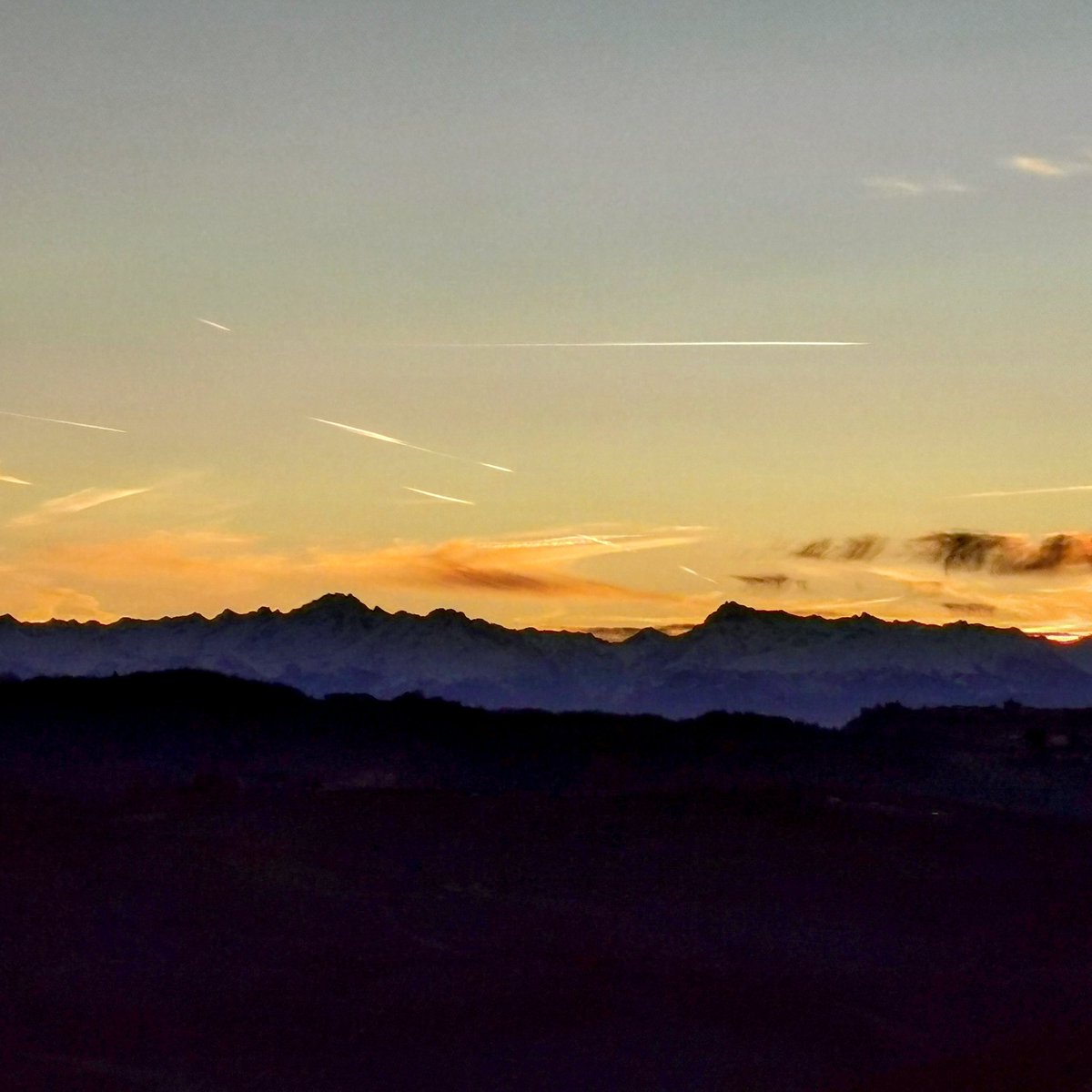 SoriDianoDOCG's tweet photo. Tramonti #sunset #ig_cuneo #ig_piemonte #volgocuneo #volgopiemonte #dianodalba #wine #cool #tabuiapp #tabui #nofilters #december #langhe #unesco #sorididiano https://t.co/uOf7FPrT4v