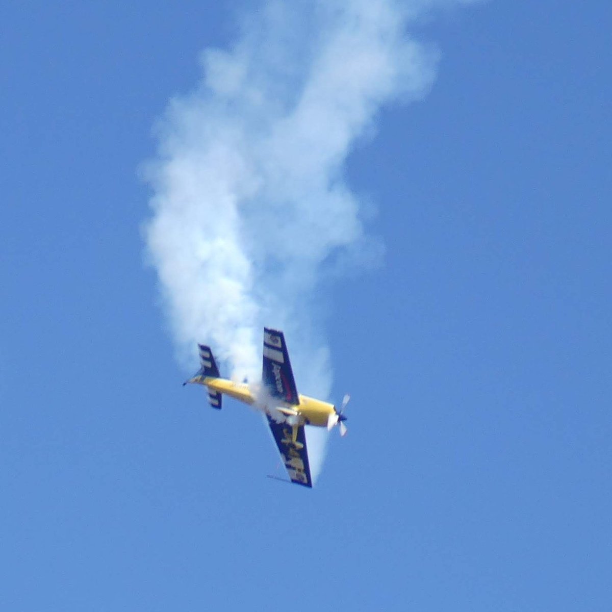 tamacapu's tweet photo. 築城の航空祭はでは初めて見る飛行機等か多くて良かったです。
ＵＳ-2、HONDA JET、ウイスキーパパさん @JA14WP のエクストラ。 https://t.co/aOY6OMn8Wa