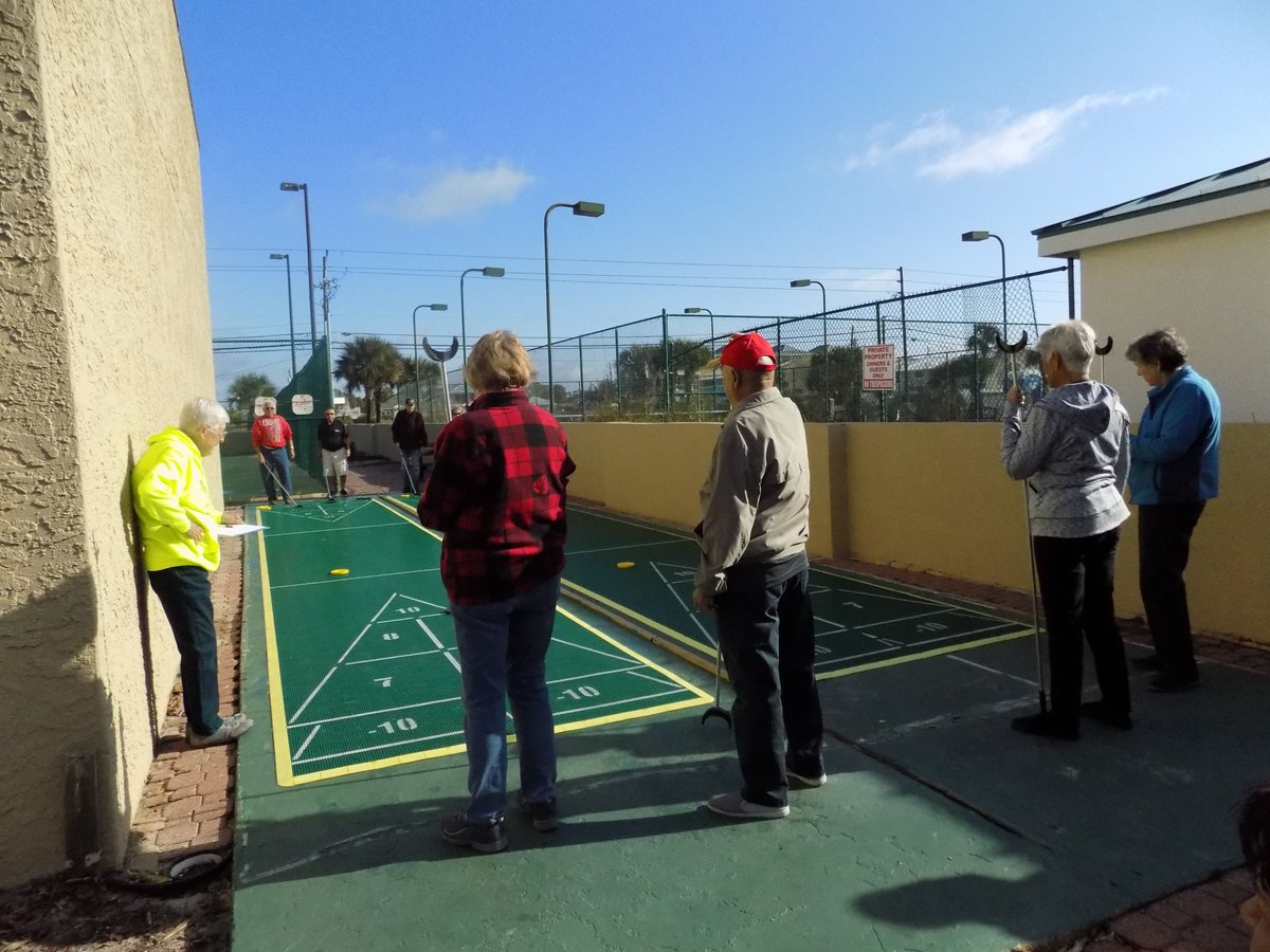 summerhousepc's tweet photo. Beautiful day for shuffleboard! #sunshine #funtimes #Panamacitybeach https://t.co/DqNIQRUzuR