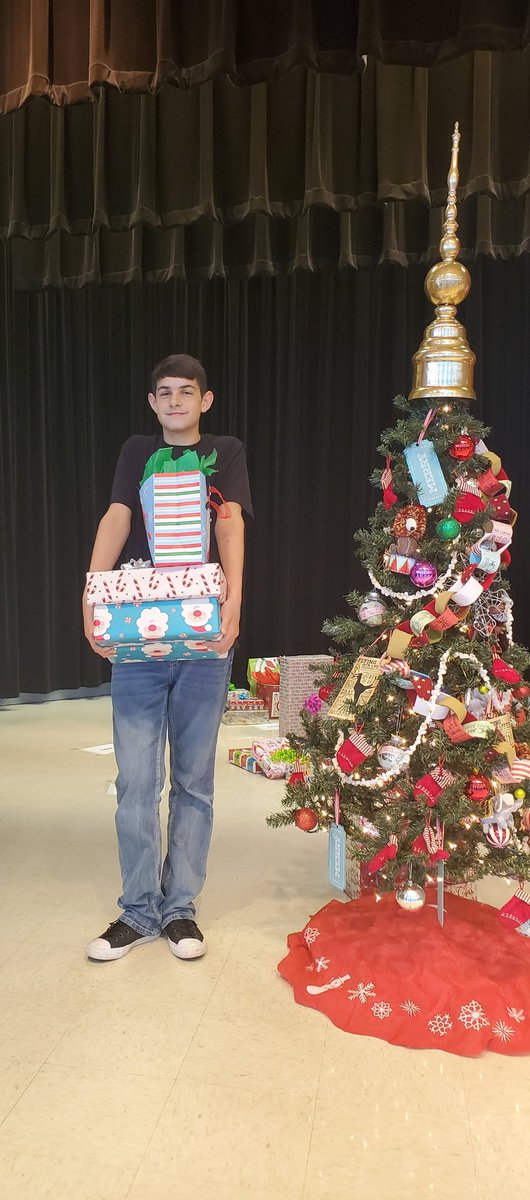 alflores_fis's tweet photo. FISPals "Pancakes with Santa" makings kids happy. @FISRedskins #FreeportStrong #bisdpride https://t.co/77TejBIj96