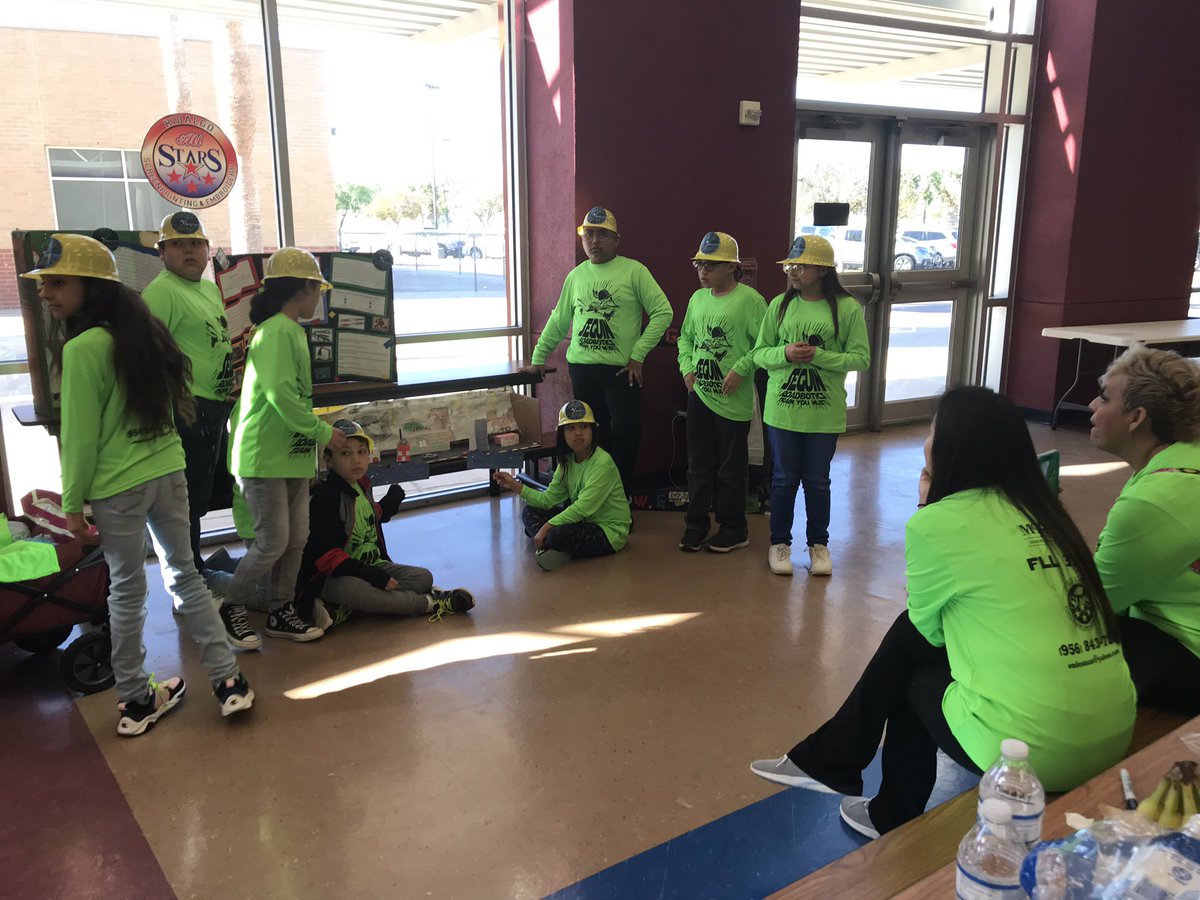RoweCTE's tweet photo. @firstlegoleague RGV is under way at @fossumfalconms1!  @McAllenISDCTE https://t.co/qfO8ZIpjDn