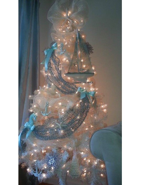 jlianbarbiex's tweet photo. -11days...Christmas ๐๐kissen. #jlian #barbiegirl #massivemelons #myxmastree #xmas #santamonica #gentlemanprefersblondes #diamondsaregirlsbestfriends https://t.co/K5SBNGjlcI