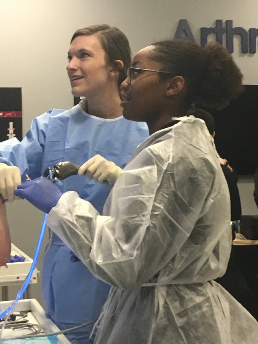 manuelherrera33's tweet photo. Amazing opportunities our students have in our @stlcaps program. The @stlcaps Medical Strand students working w/ Dr. Young & Severyn Jarman of Elite Orthopedic (https://t.co/PidTT6ehMs ) on surgery of the knee. @AfftonSchools @MehlvilleSD @rockwoodschools #afftonlearn #stlcaps https://t.co/Ow5ZhCetPy