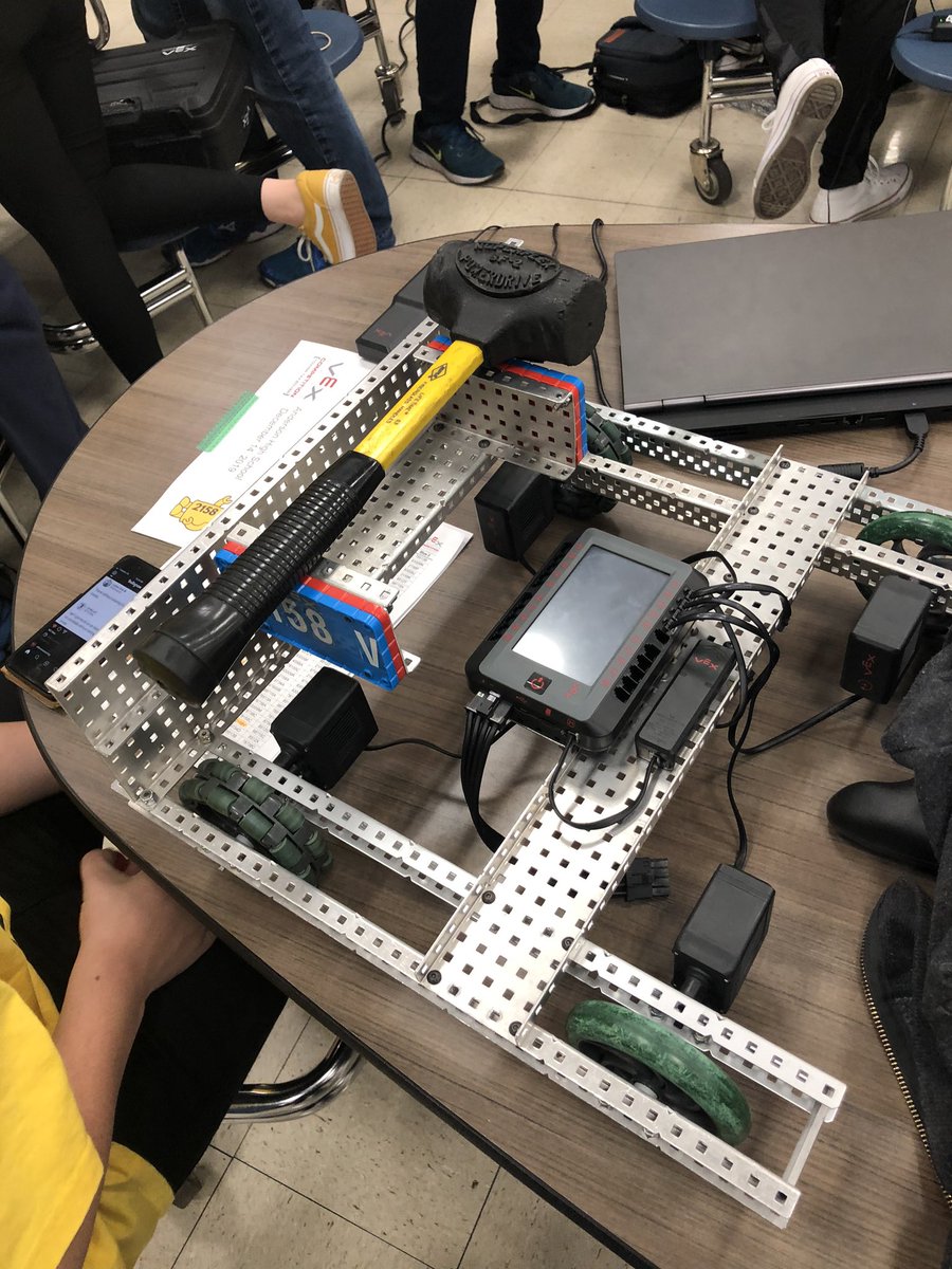bryanbuckland's tweet photo. Wish I got to play with robots at school #vex #robotics https://t.co/MRnqTbOgVc