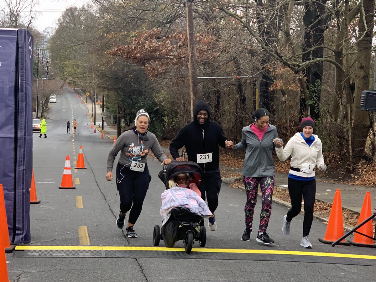 JenWinSaunders's tweet photo. Thanks @APSInman for a great final ☃️ 5k! Inman➡️Howard #westillrun #missingafewrunbuds @CarstarphenMJ https://t.co/CzyZxJGOdO