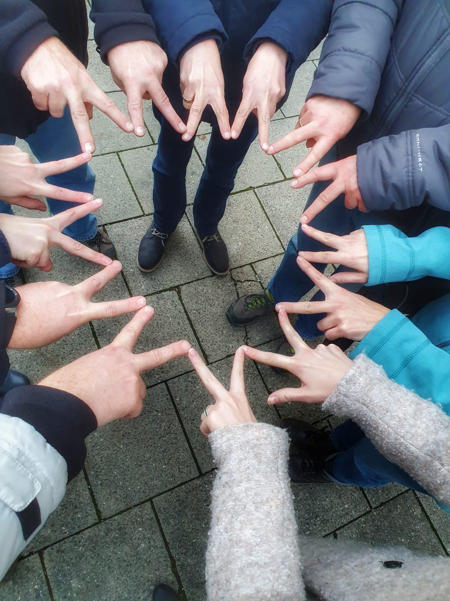 LKGSelbsthilfe's tweet photo. Ehrenamtliche der @LKGSelbsthilfe haben sich heute in #München getroffen. Es war ein interessanter Workshop &amp; es wurde viel gelacht. 

Weiter gehts hier mit gemütlichem Jahresausklang. 🍻 Mei is des schee!

#Ehrenamt #LKGS #cleftproud #cleftlip #Selbsthilfe #Gaumenspalte #Eltern https://t.co/17F9NZWkc7