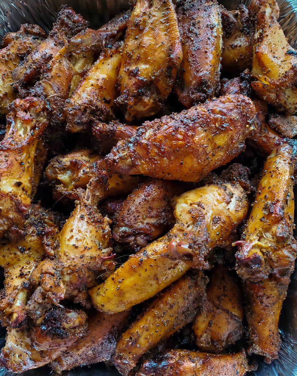 SATURDAY! Get some of our delicious smoked wings for the game! Today we're at the corner of Madison St. and Old Farmers Rd. 11am-4pm
#ArmyNavyGame #legendssmokehouseandgrill #legendsSHG #foodtruck #clarksvillefood #eatlocal #livelovebuyclarksville #goodeatsclarksville