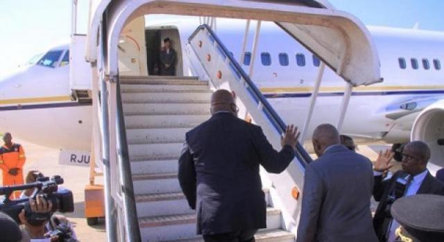 LitsaniChoukran's tweet photo. Si le PR Félix-Antoine Tshisekedi autorise la mise en circulation d'un billet de banque à son effigie et surtout celle du PRH Joseph Kabila, nous aurons alors la preuve que ce pouvoir ne cherche ni à développer ce pays, encore moins à améliorer la vie des ppl. #RDC https://t.co/7avBG5atoS