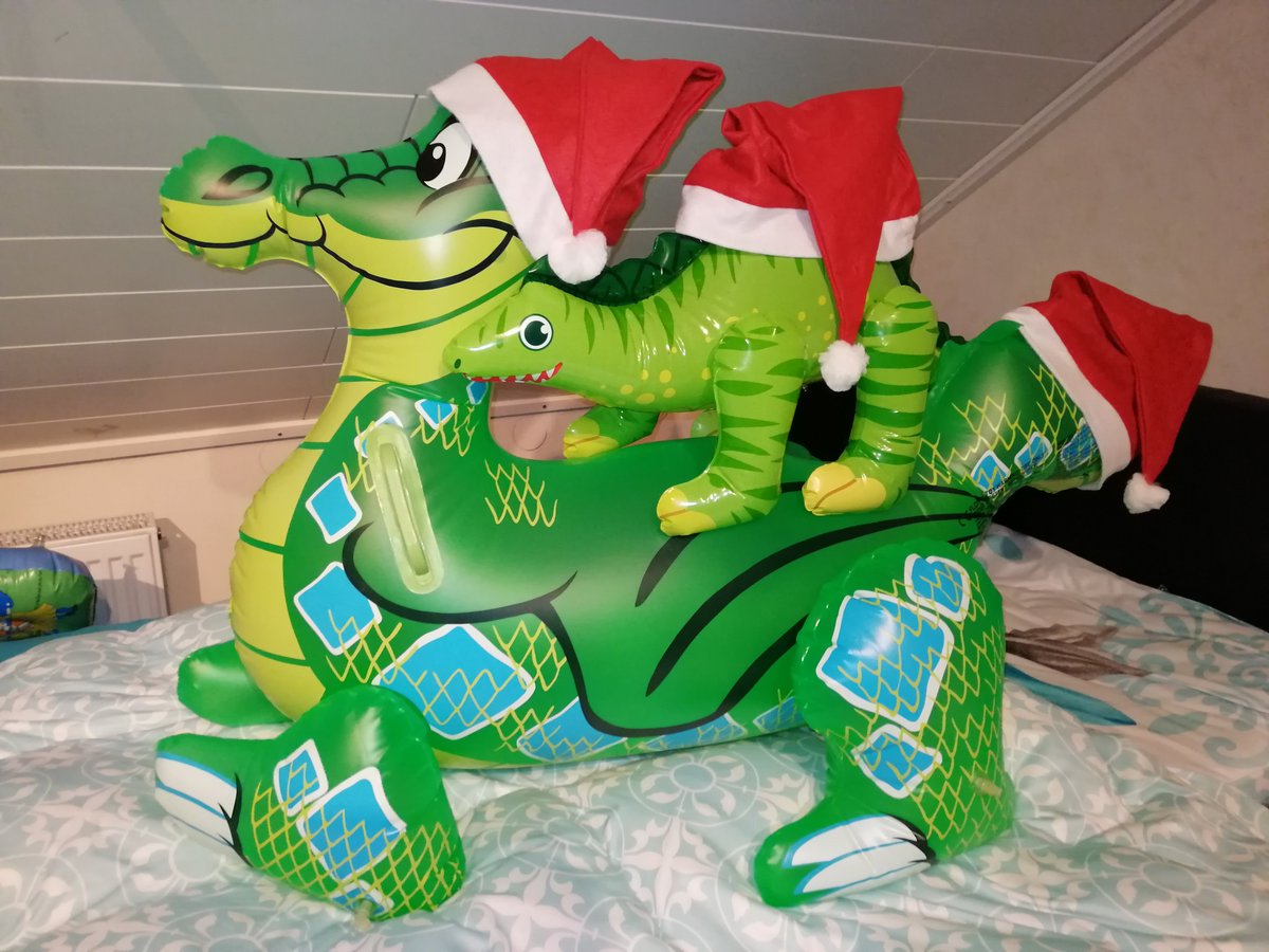 Hallstahl's tweet photo. Well, it seems as if some of my squeaks are already quite in a christmas mood.🎄 #SqueakySaturday https://t.co/vCh5OIM161